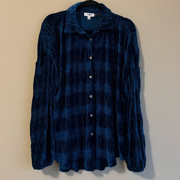 Umgee Velvet smocked button down blouse top - Picture 2 of 3